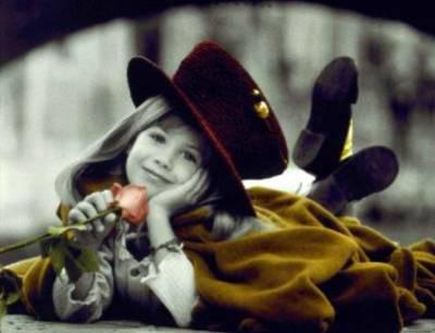 Tro mimi cette petite fille .
